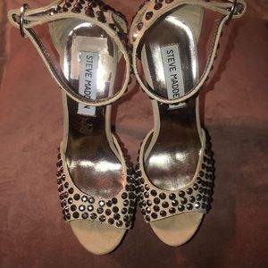 Beautiful shoes! Only worn twice.